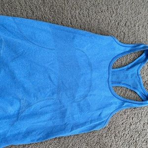 size 6 blue lululemon tank top